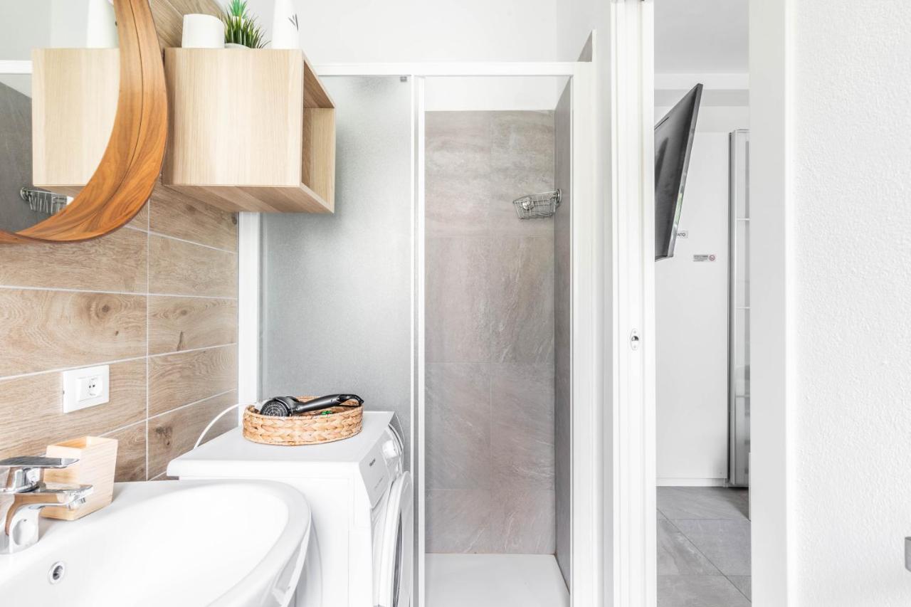 Eden House Sansiro-Duomo Netflix & Design Apartment Milan Bagian luar foto
