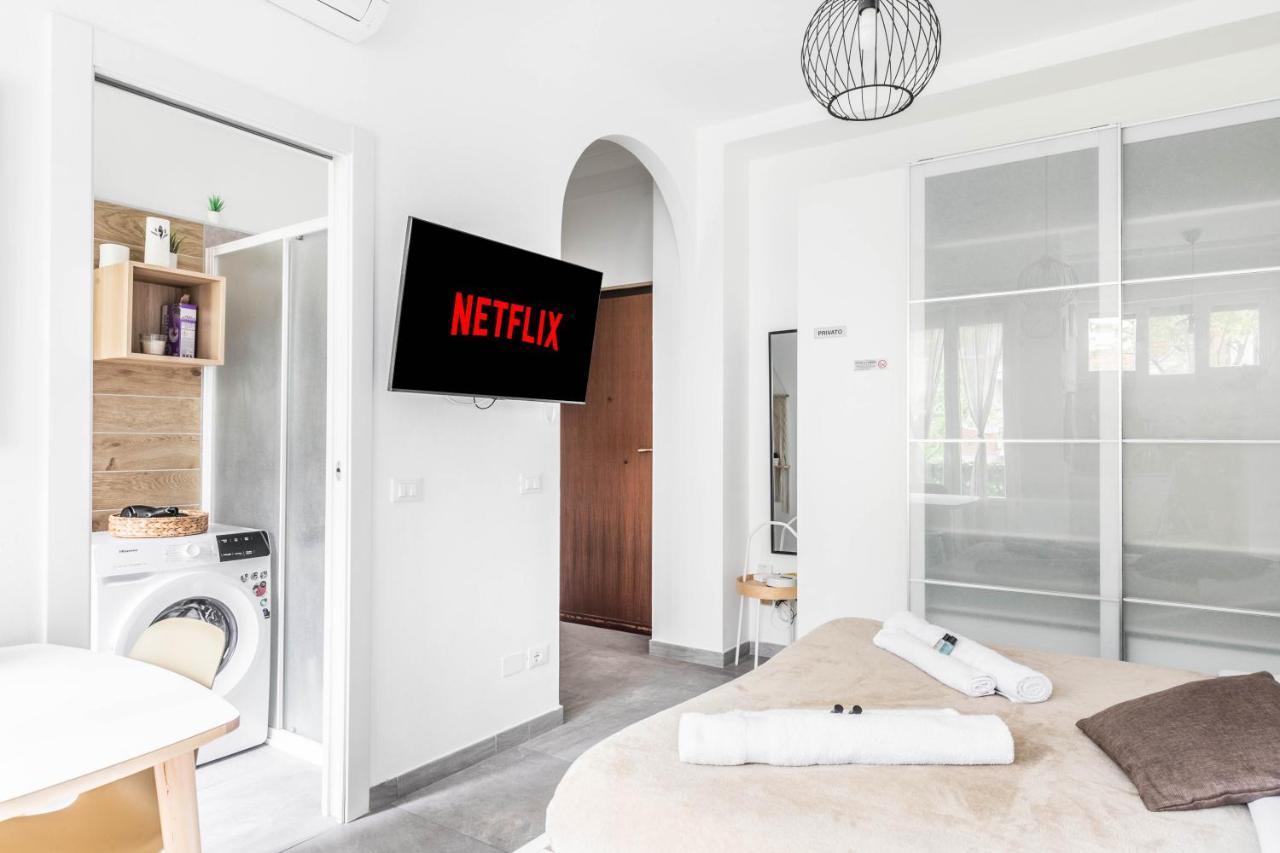 Eden House Sansiro-Duomo Netflix & Design Apartment Milan Bagian luar foto