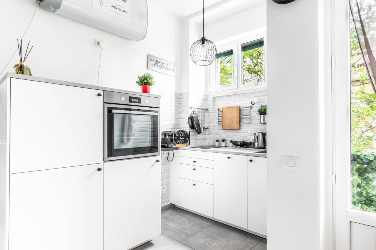 Eden House Sansiro-Duomo Netflix & Design Apartment Milan Bagian luar foto